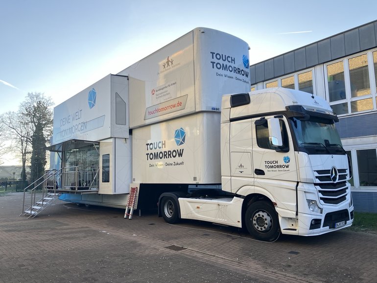 TouchTomorrow-Truck der Dr. Hans Riegel-Stiftung in Voerde