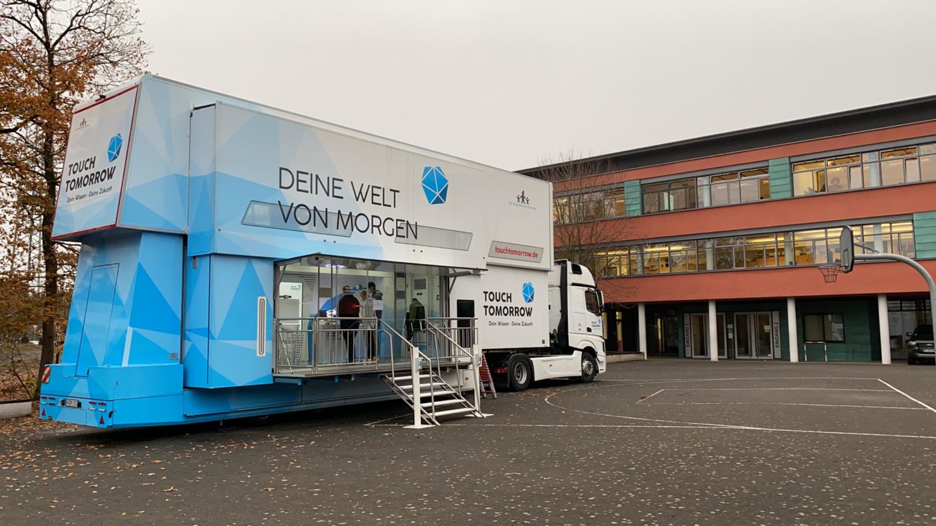 TouchTomorrow Truck der Dr. Hans-Riegel-Stiftung 