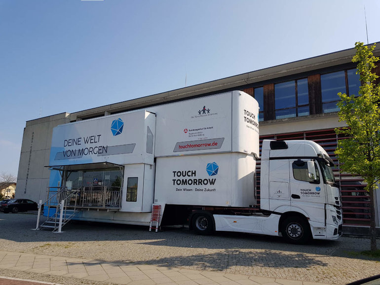 TouchTomorrow Truck am Hans-Carossa-Gymnasium
