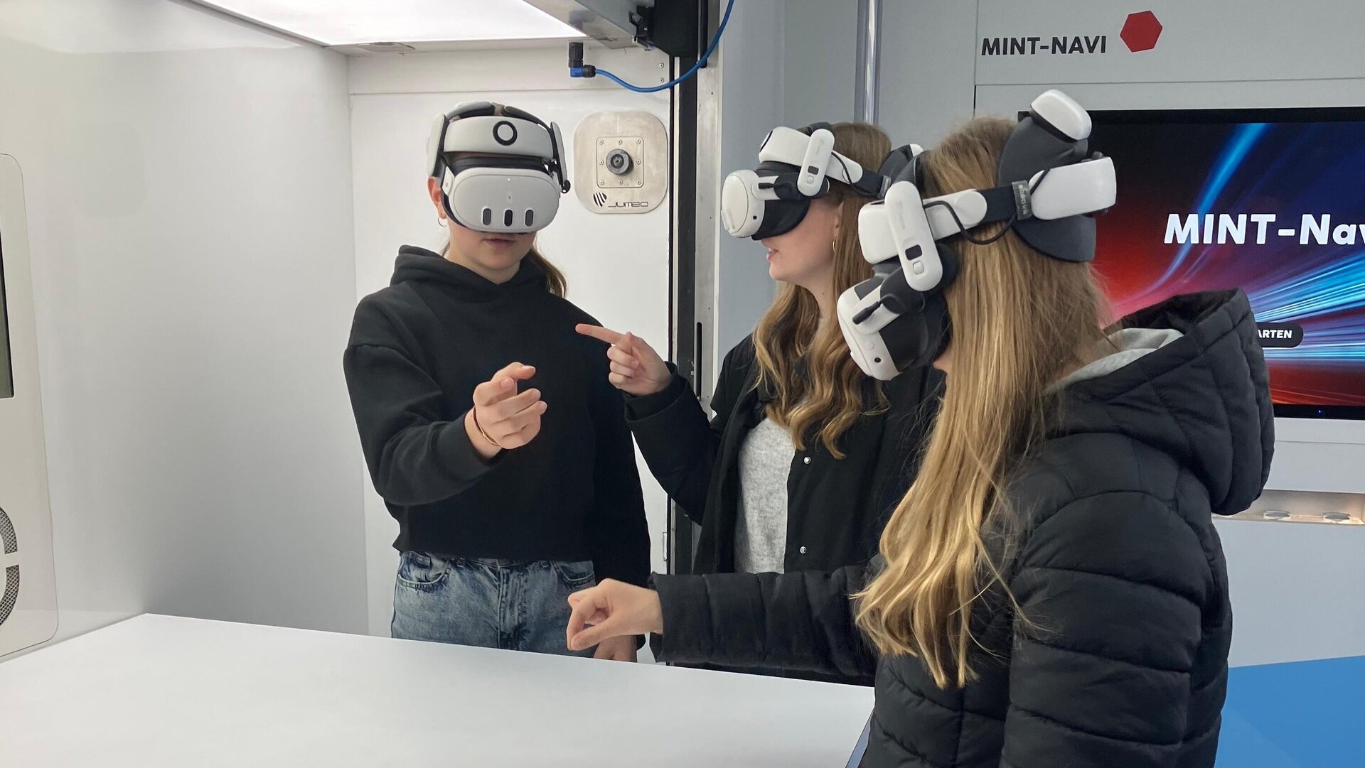 TouchTomorrow-Truck begeistert Gymnasium Lehrte