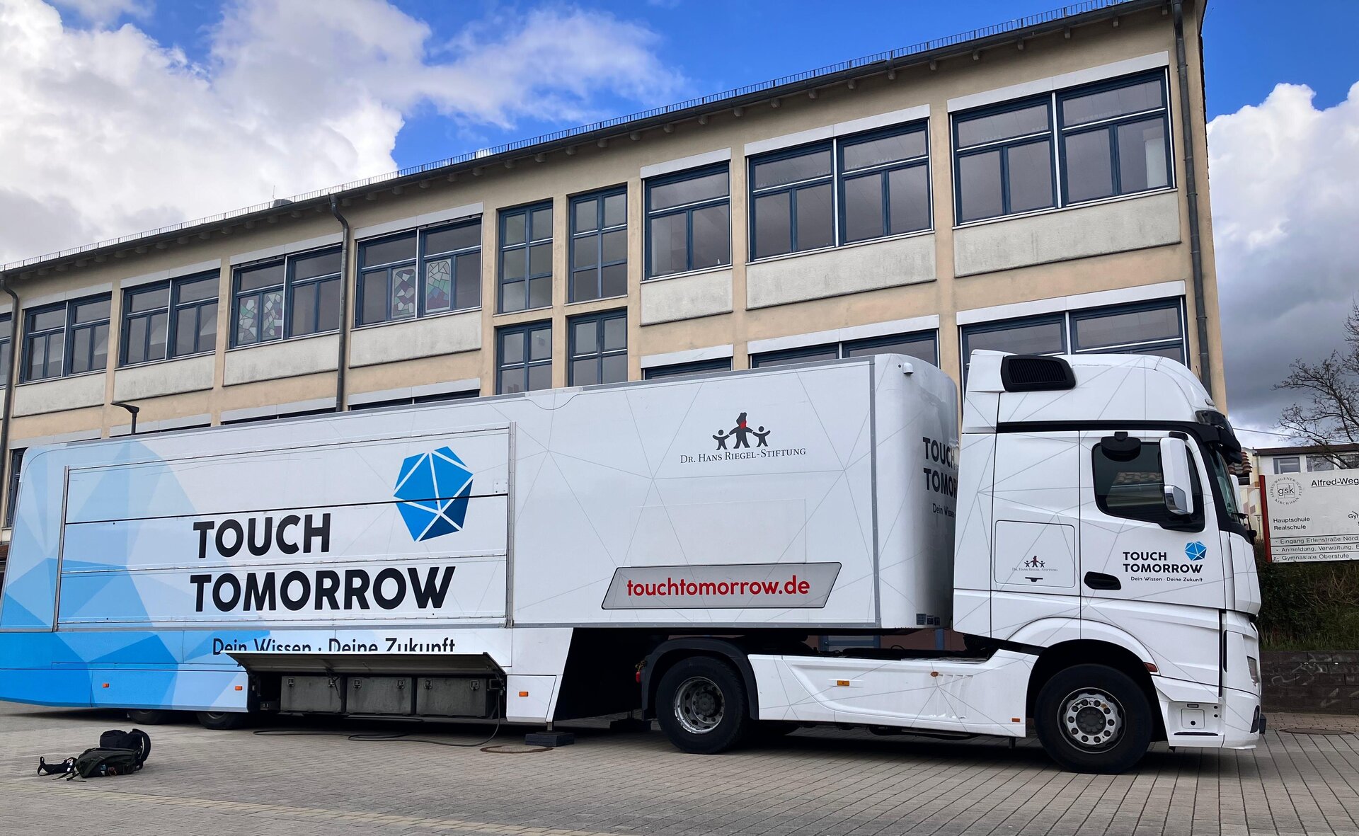 TouchTomorrow-Truck macht Halt an der Alfred-Wegener-Schule in Kirchhain