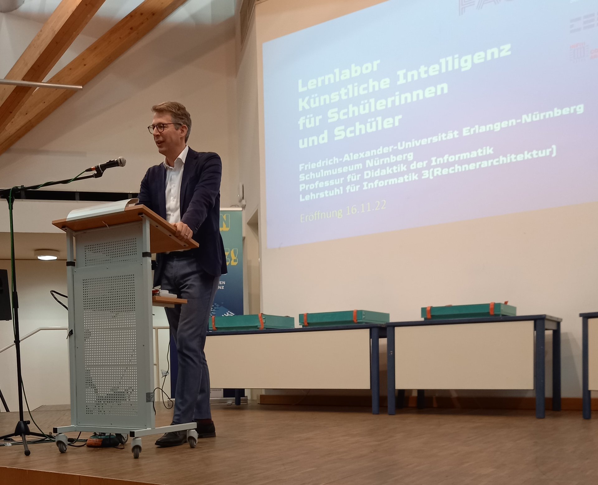 FAU Erlangen-Nürnberg und Dr. Hans Riegel-Stiftung eröffnen Lernlabor KI